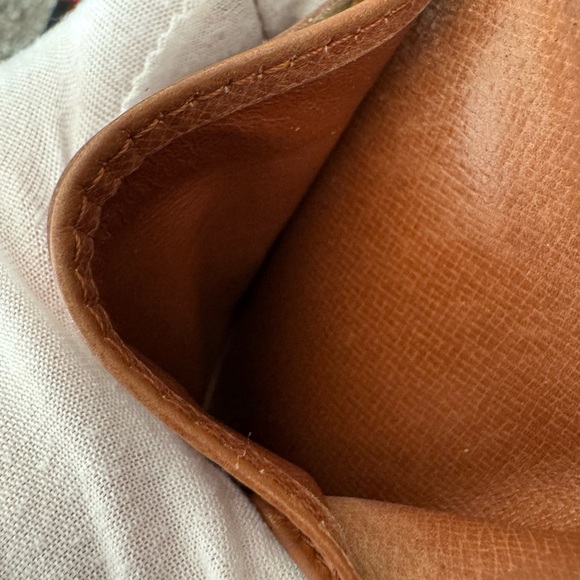 LOUIS VUITTON Monogram Bi-Fold Wallet - Picture 11 of 13